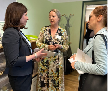 Ria Schneider im Gespräch mit Katharina Günther-Wünsch im Familienzentrum